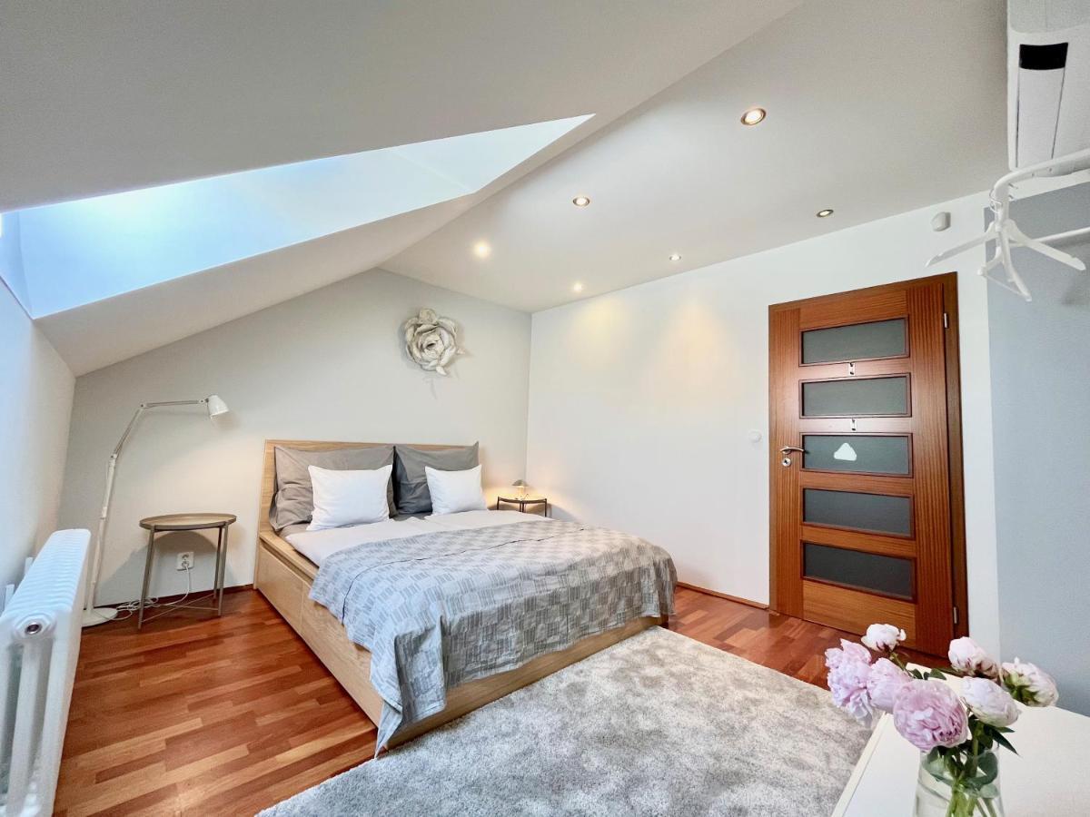 Luxury Penthouse Apartment Prag Exteriör bild